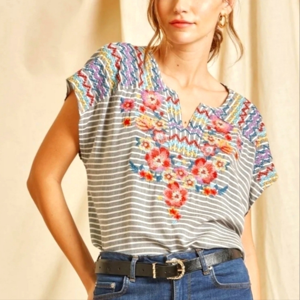 𝅺Savanna Jane Embroidered Blouse